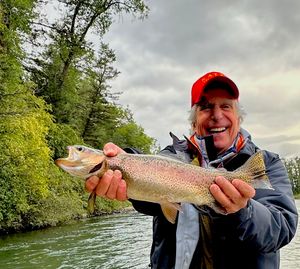 Henry Winkler met een vis