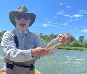 Henry Winkler met een vis