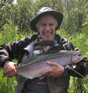 Henry Winkler met een vis